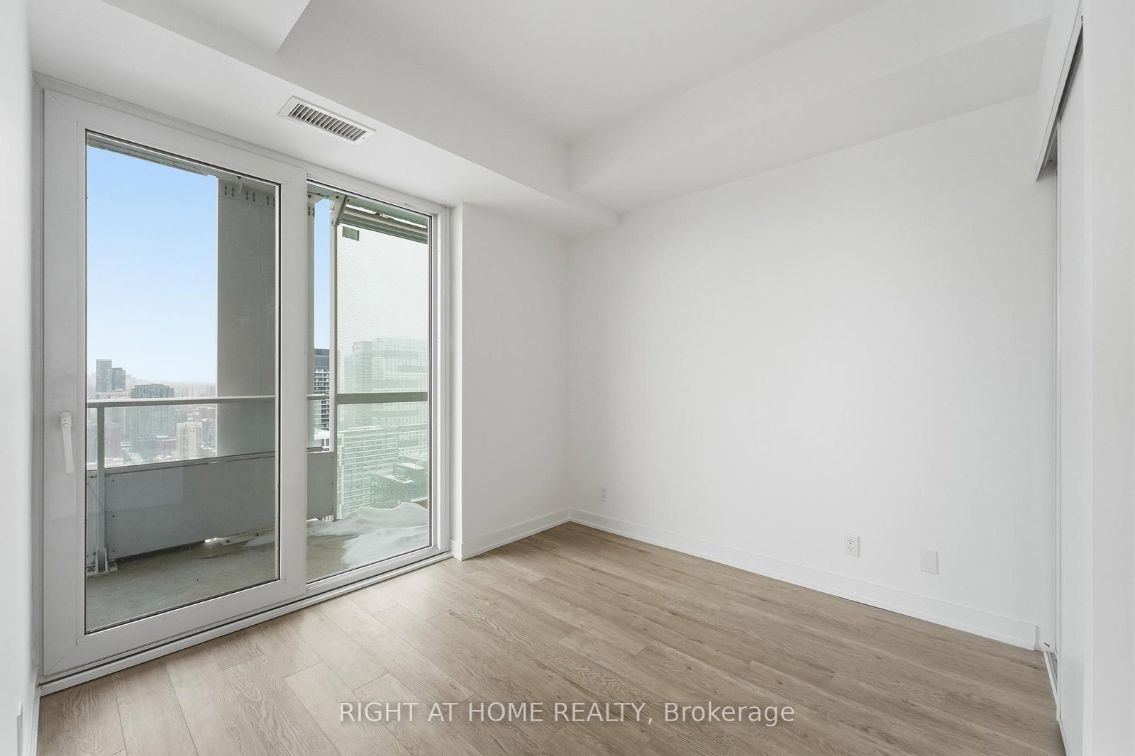 88 Queen Street E • #4711 • Toronto, ON photo 15