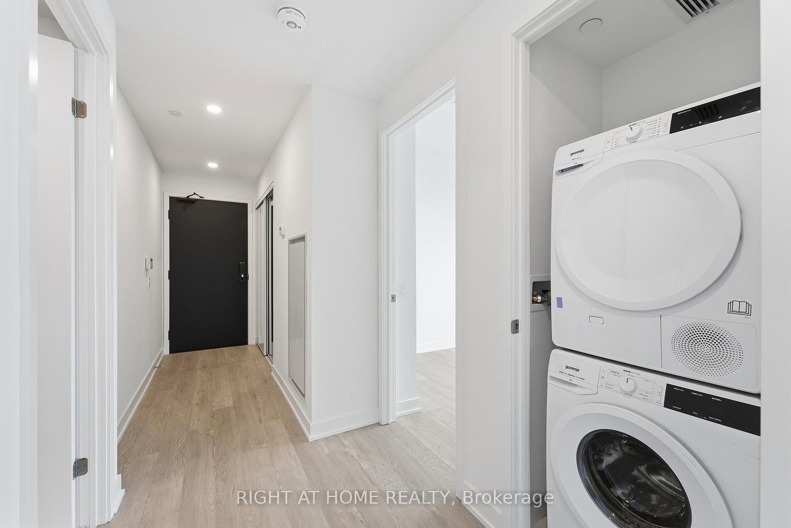 88 Queen Street E • #4711 • Toronto, ON photo 7