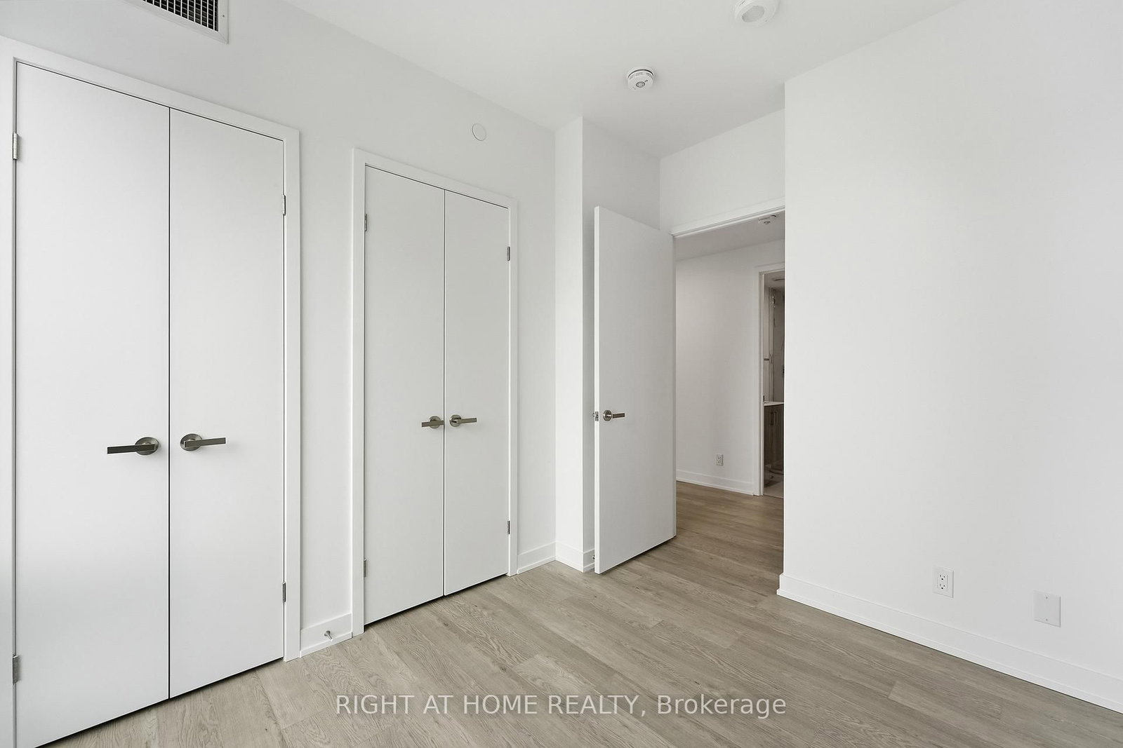 88 Queen Street E • #4711 • Toronto, ON photo 9