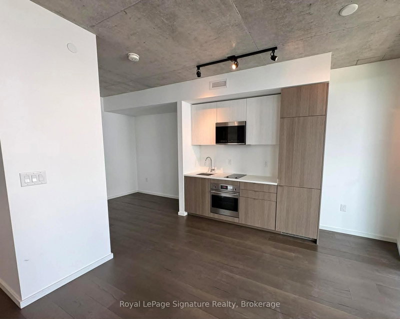 home for lease on 514-21 Lawren Harris Square