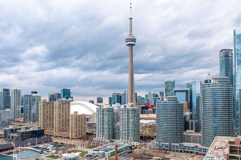2801 (Ph 1) - 228 Queens Quay W