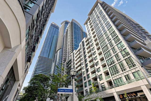 1012 - 19 Grand Trunk Crescent