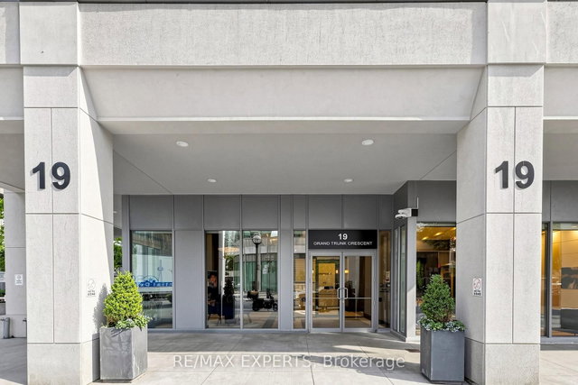 1012 - 19 Grand Trunk Crescent