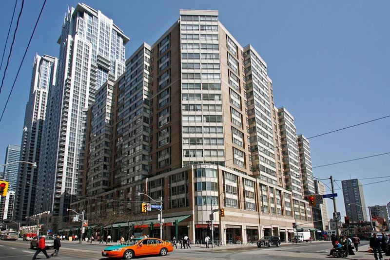 home for lease on 1903-717 Bay Street