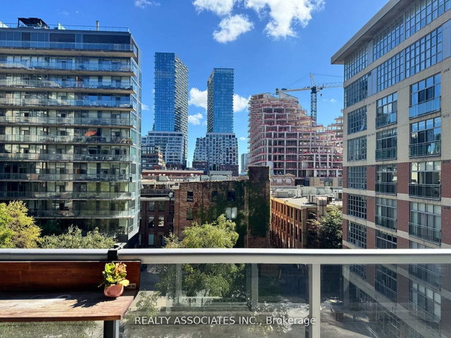 514 - 399 Adelaide Street W