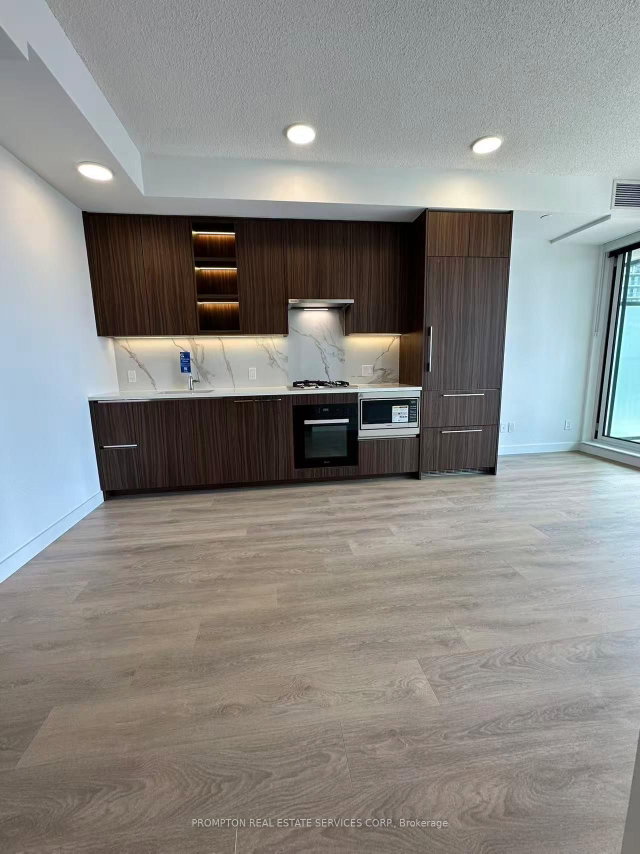 1216 - 68 Esther Shiner Boulevard