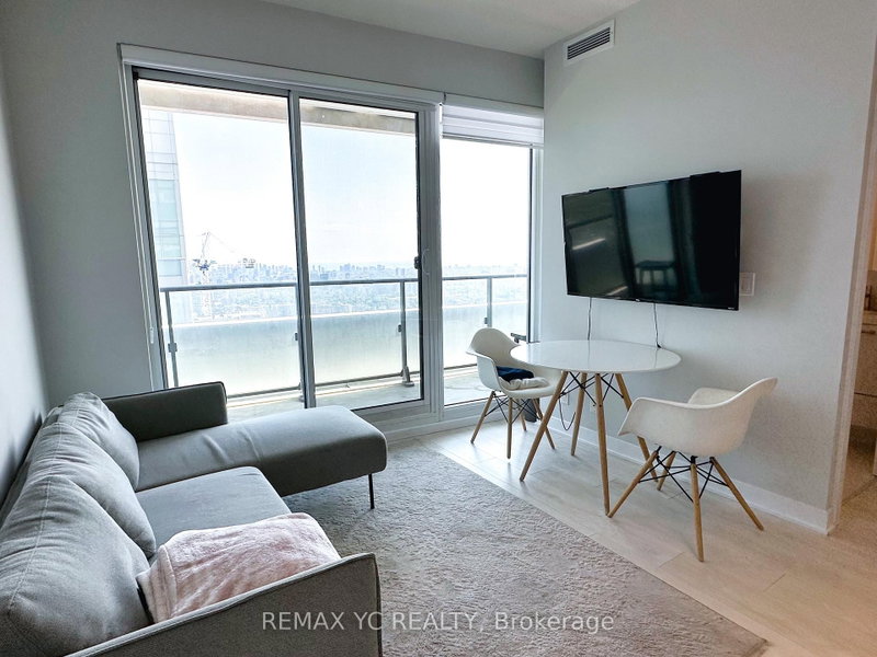 home for lease on 4607-2221 Yonge Street