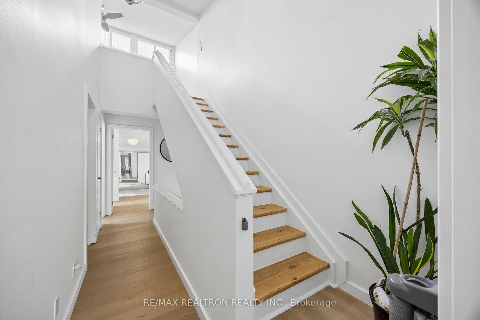Detached House sold at 84 Connaught Avenue, Toronto, Ontario, M2M 1G8 - Newtonbrook West - MLS: C13415744