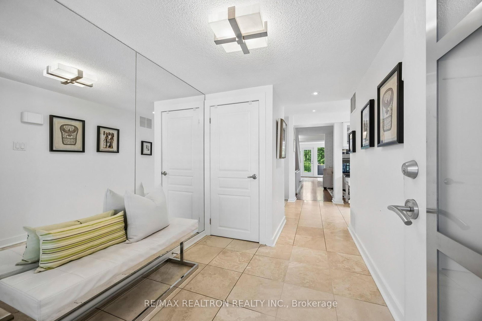 Detached House sold at 84 Connaught Avenue, Toronto, Ontario, M2M 1G8 - Newtonbrook West - MLS: C13415744