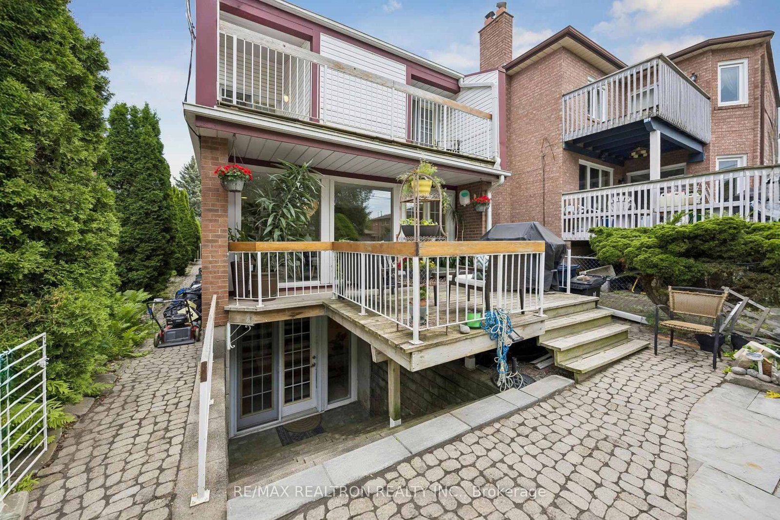 Detached House sold at 84 Connaught Avenue, Toronto, Ontario, M2M 1G8 - Newtonbrook West - MLS: C13415744
