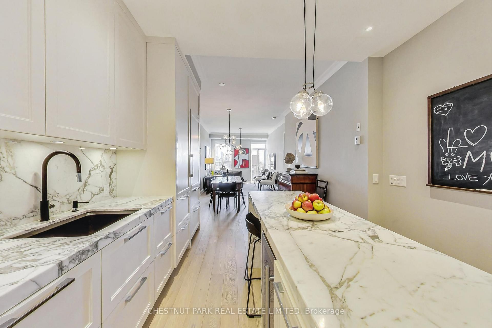 48 St Clair Avenue W, Unit 1104