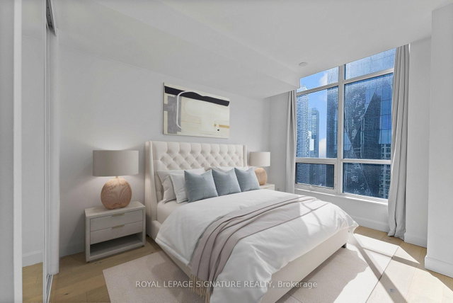 PH11 - 18 YONGE Street