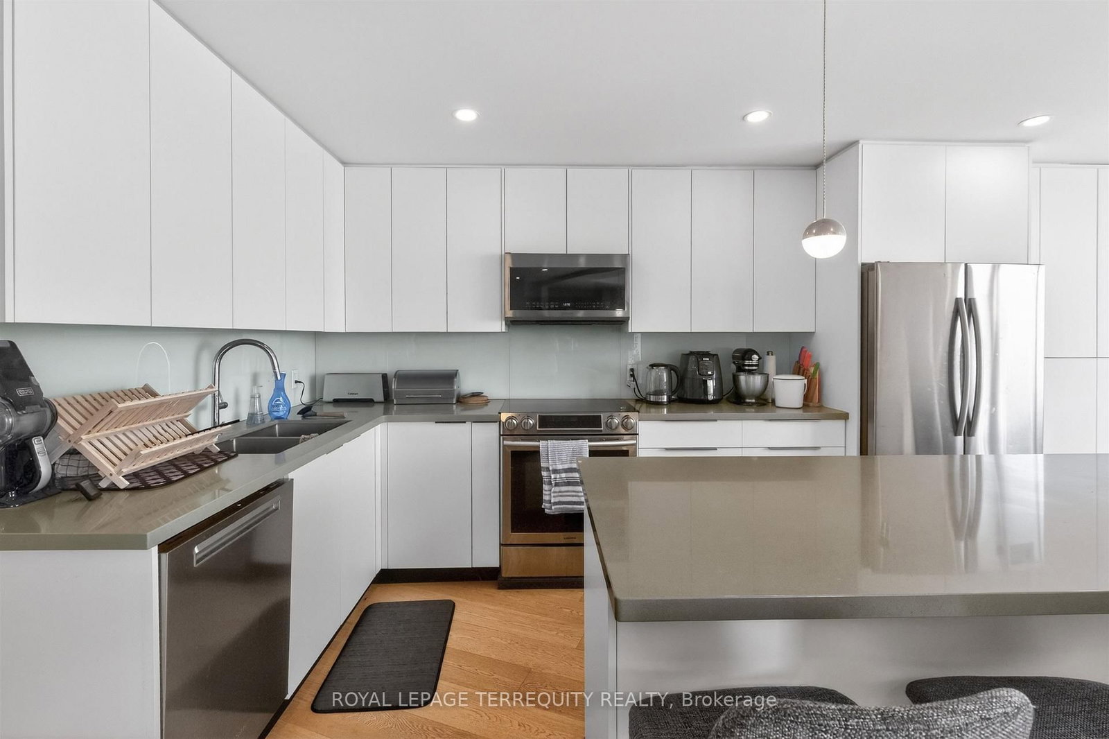 33 Harbour Square • #2432 • Toronto, ON photo 16