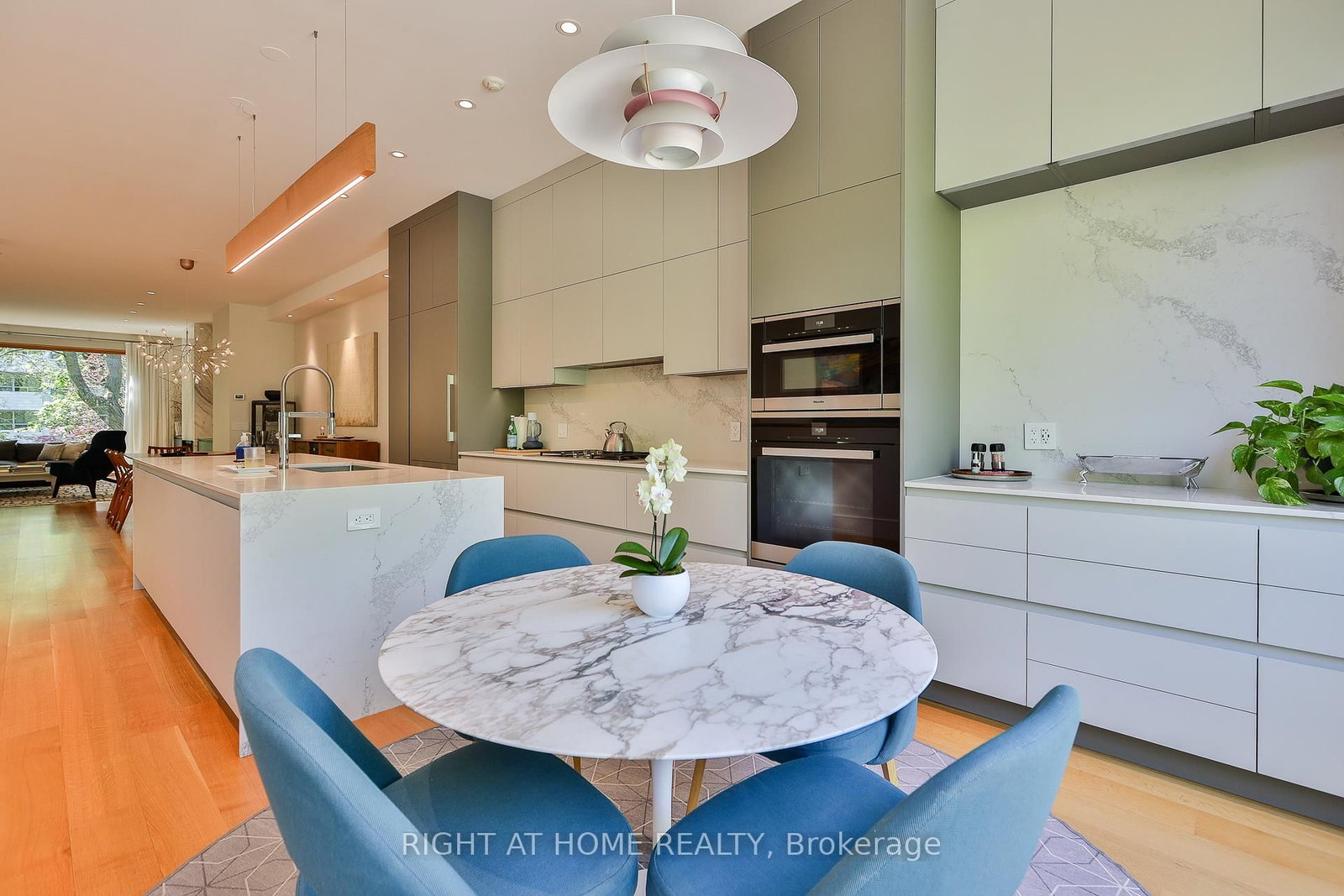 71 Heath Street W • Toronto, ON photo 11