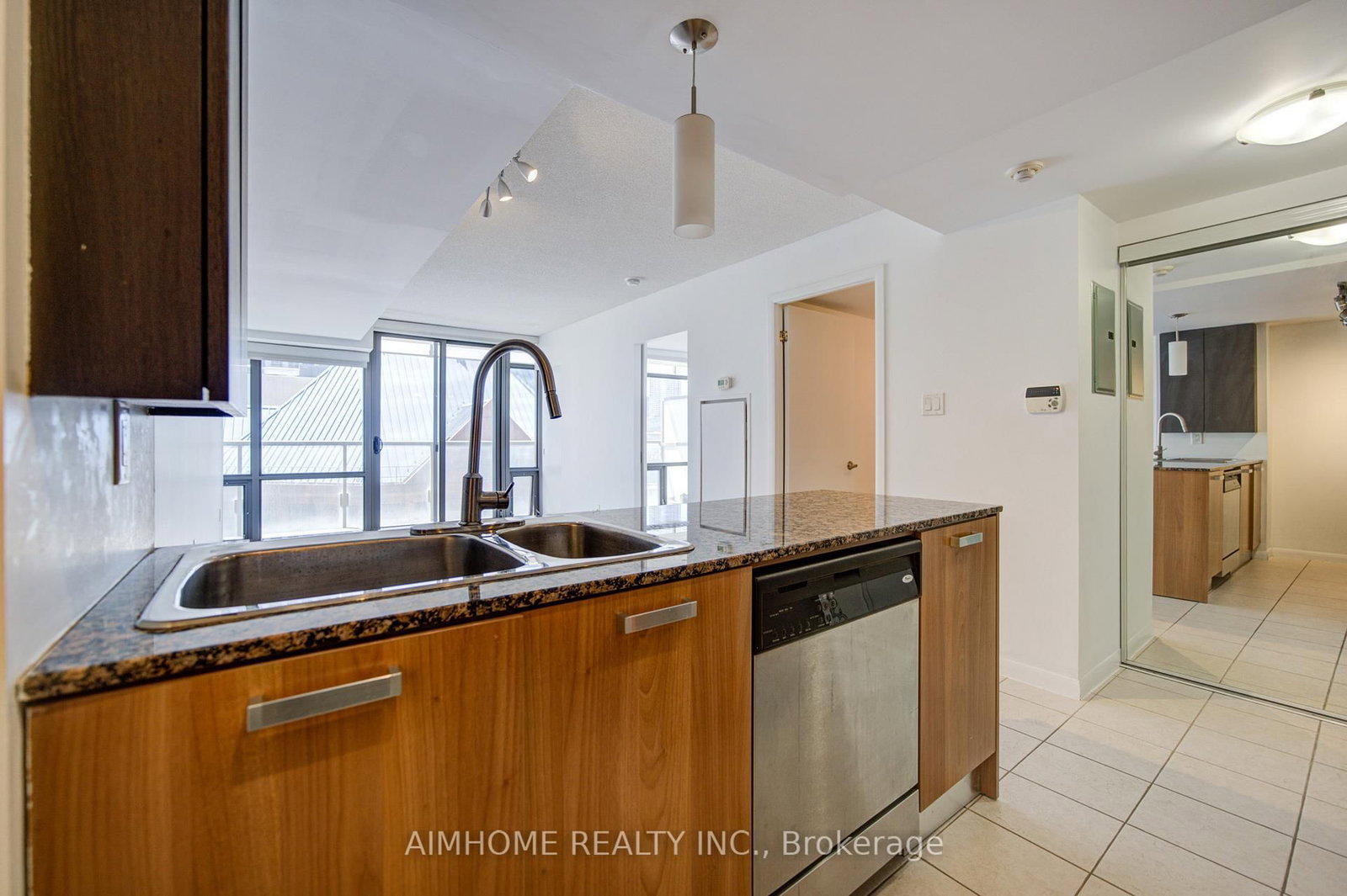 38 Grenville Street • #1604 • Toronto, ON photo 10