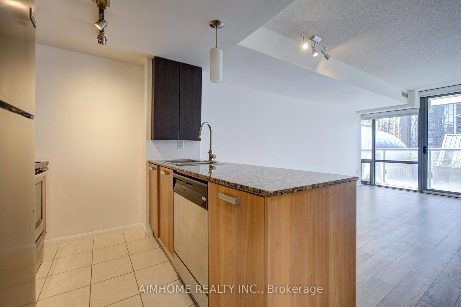 38 Grenville Street • #1604 • Toronto, ON photo 8