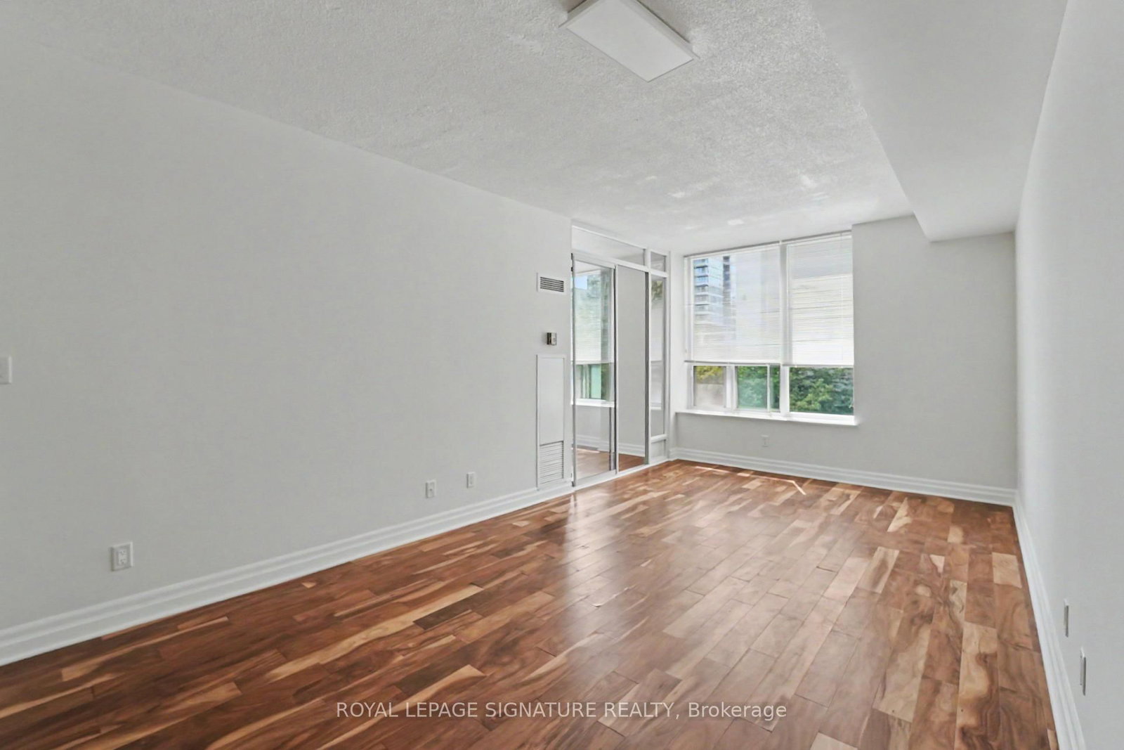 70 Alexander Street • #406 • Toronto, ON photo 8