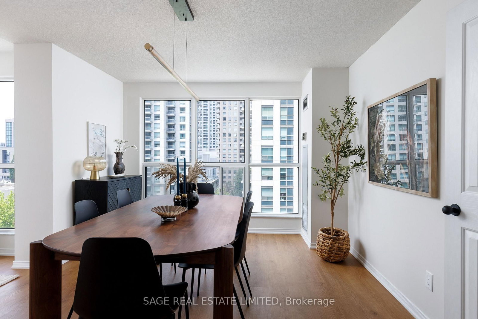 28 Hollywood Avenue • #811 • Toronto, ON photo 18