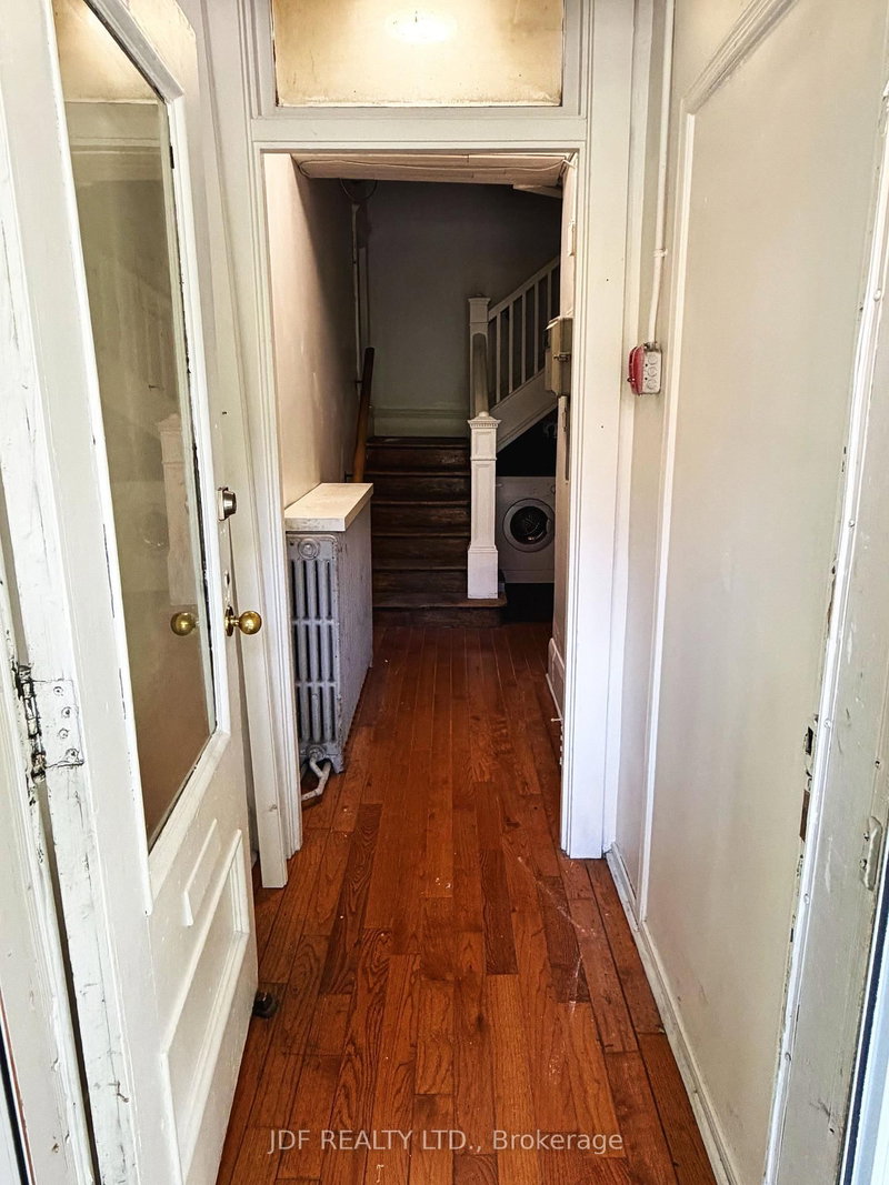 Main Floor - 383 Lansdowne Avenue