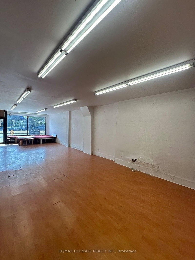 566 St Clair Ave W photo 3