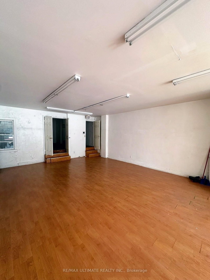 566 St Clair Ave W photo 5