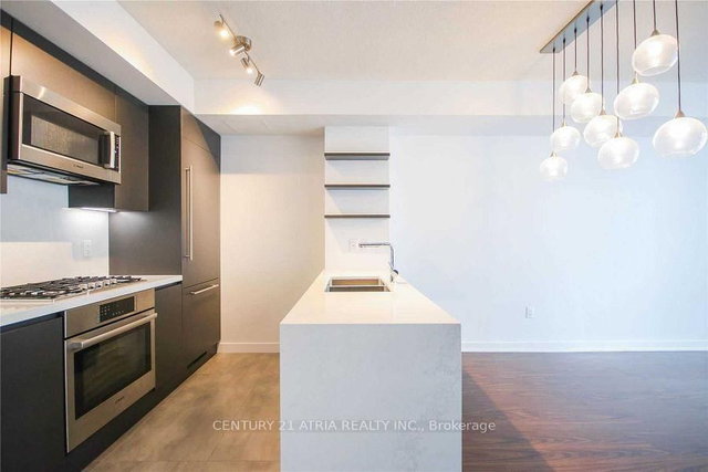 618 - 9 Spadina Avenue