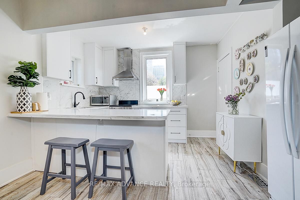 33 Castlefield Avenue • Toronto, ON photo 15