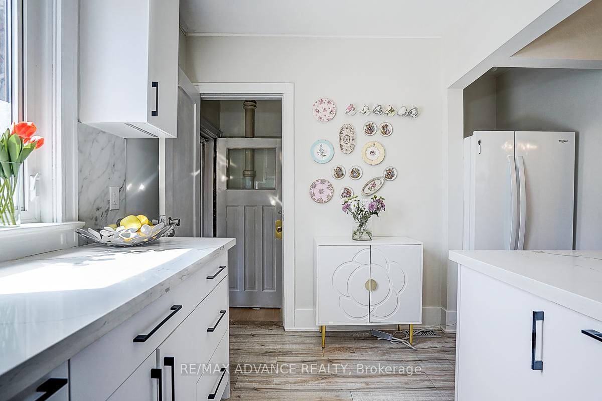 33 Castlefield Avenue • Toronto, ON photo 19