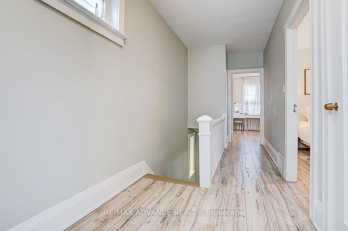 33 Castlefield Avenue • Toronto, ON photo 23