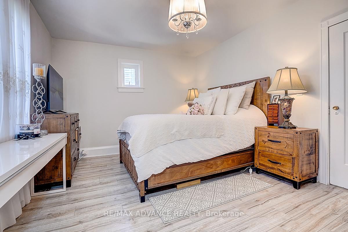33 Castlefield Avenue • Toronto, ON photo 26