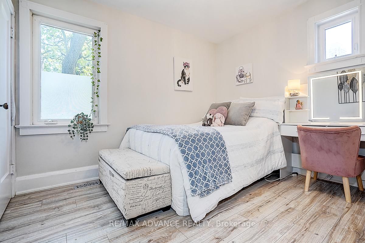 33 Castlefield Avenue • Toronto, ON photo 28