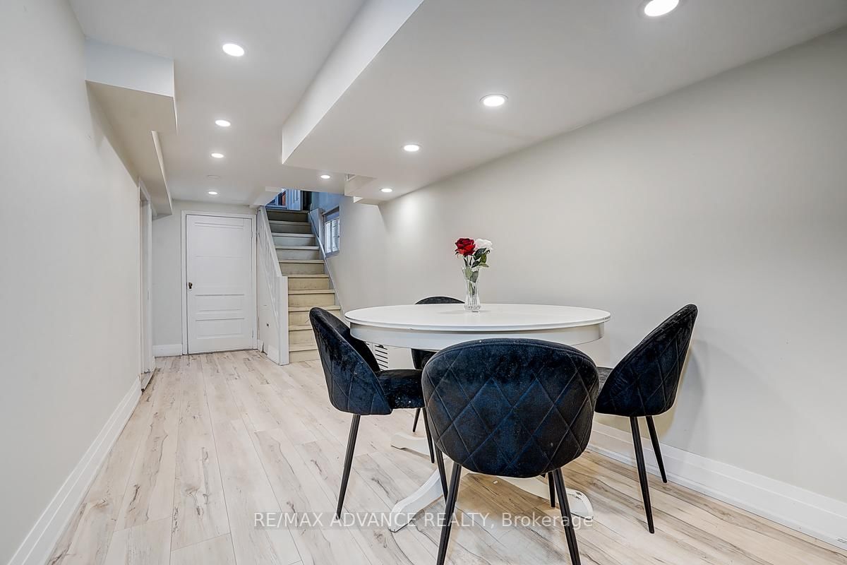 33 Castlefield Avenue • Toronto, ON photo 32