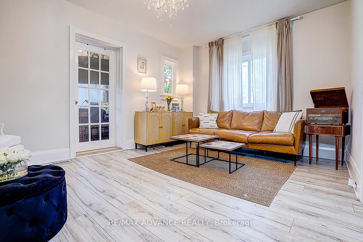 33 Castlefield Avenue • Toronto, ON photo 6