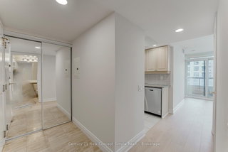 2118 - 15 Northtown Way