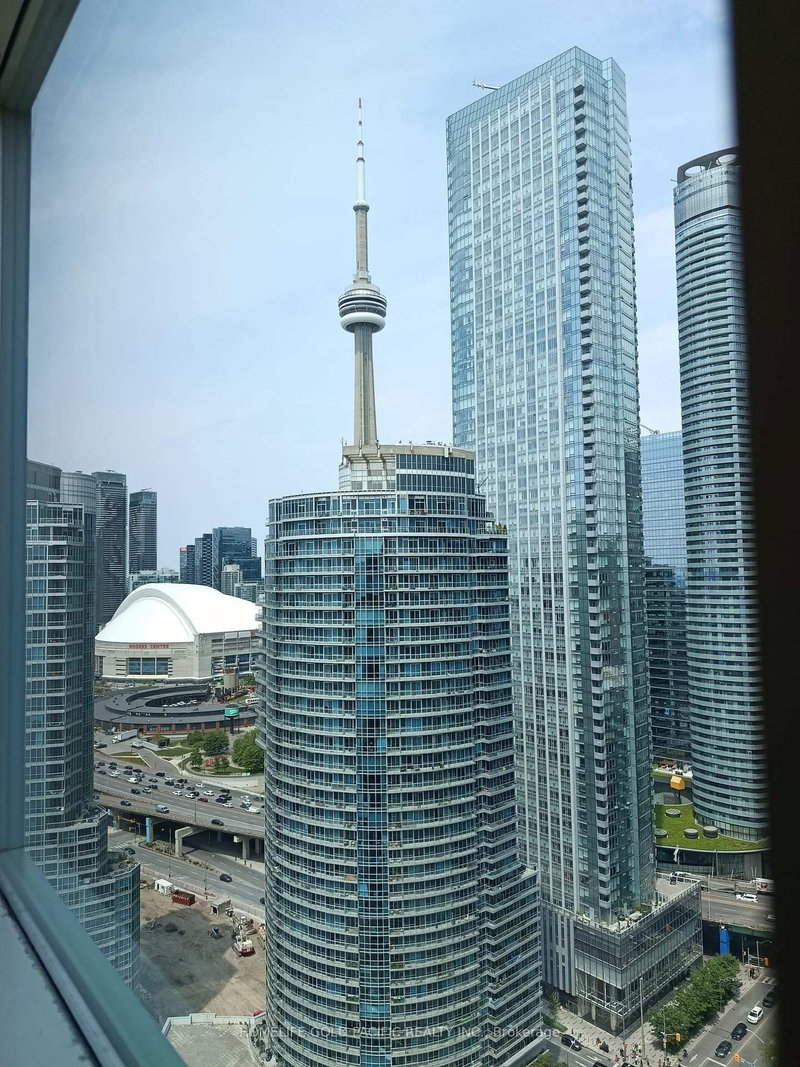 3702 - 77 Harbour Square