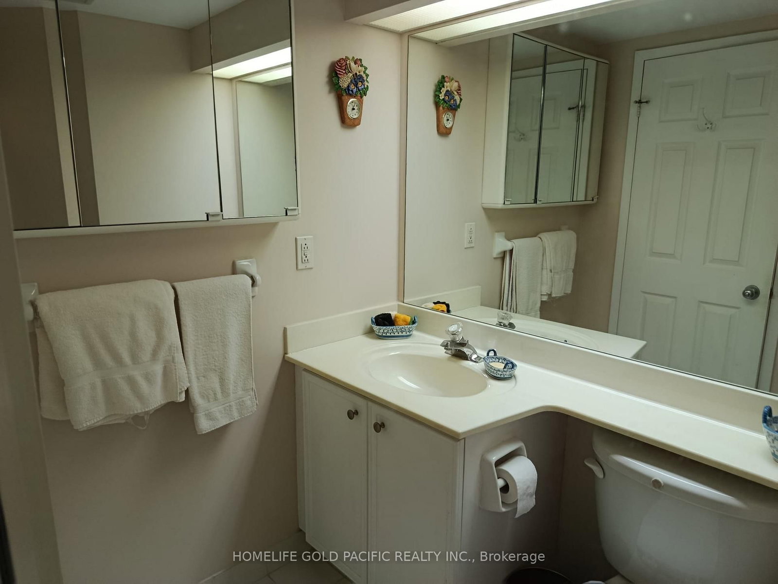 77 Harbour Square • #3702 • Toronto, ON photo 37
