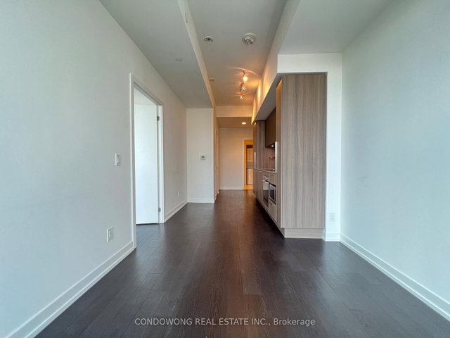 2215 - 85 Wood Street