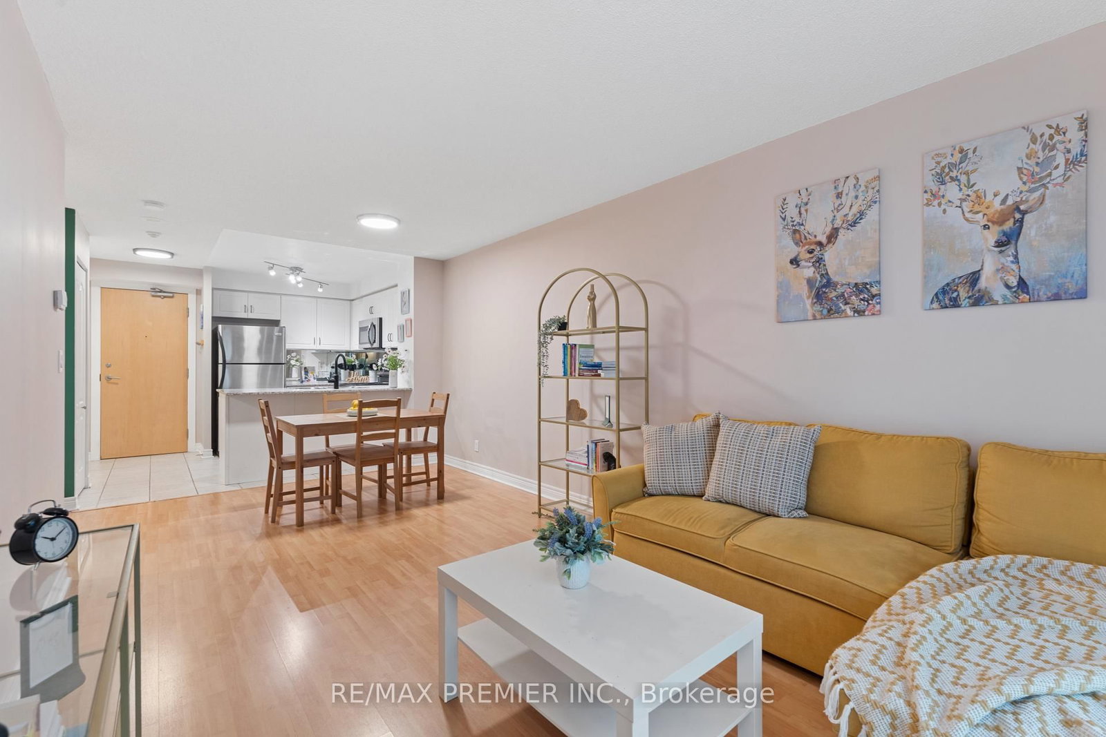 307-212 Eglinton Avenue, Toronto, ON, photo 2