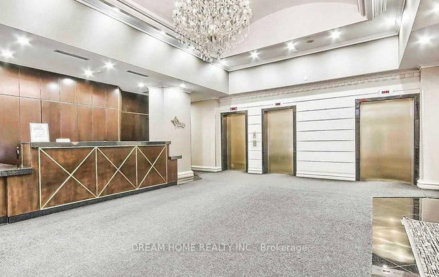 216 - 7 Lorraine Drive