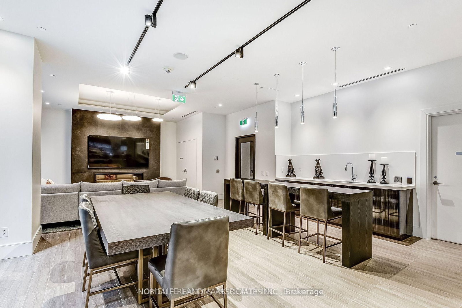 28 Widmer Street • #LPH20 • Toronto, ON photo 8