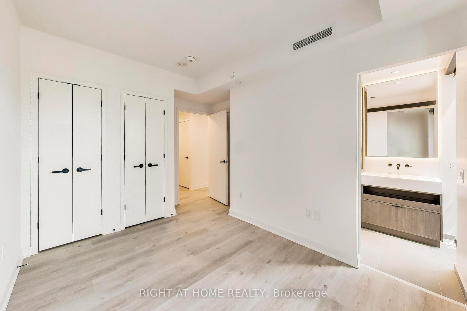 55 E Charles Street • #1406 • Toronto, ON photo 15