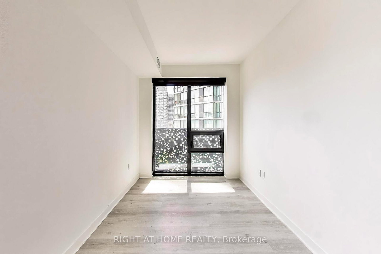 55 E Charles Street • #1406 • Toronto, ON photo 25