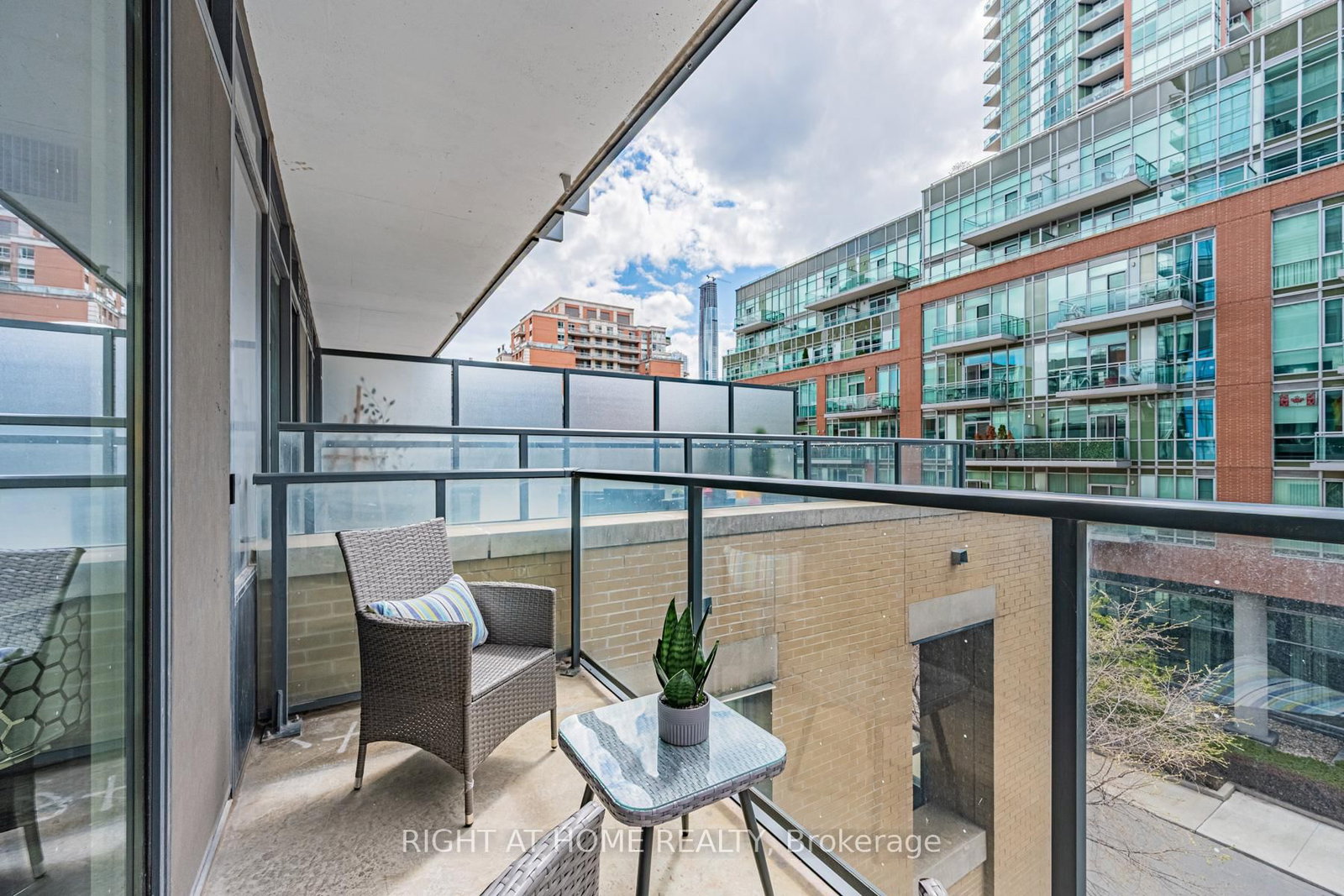 105 George Street • #312 • Toronto, ON photo 22