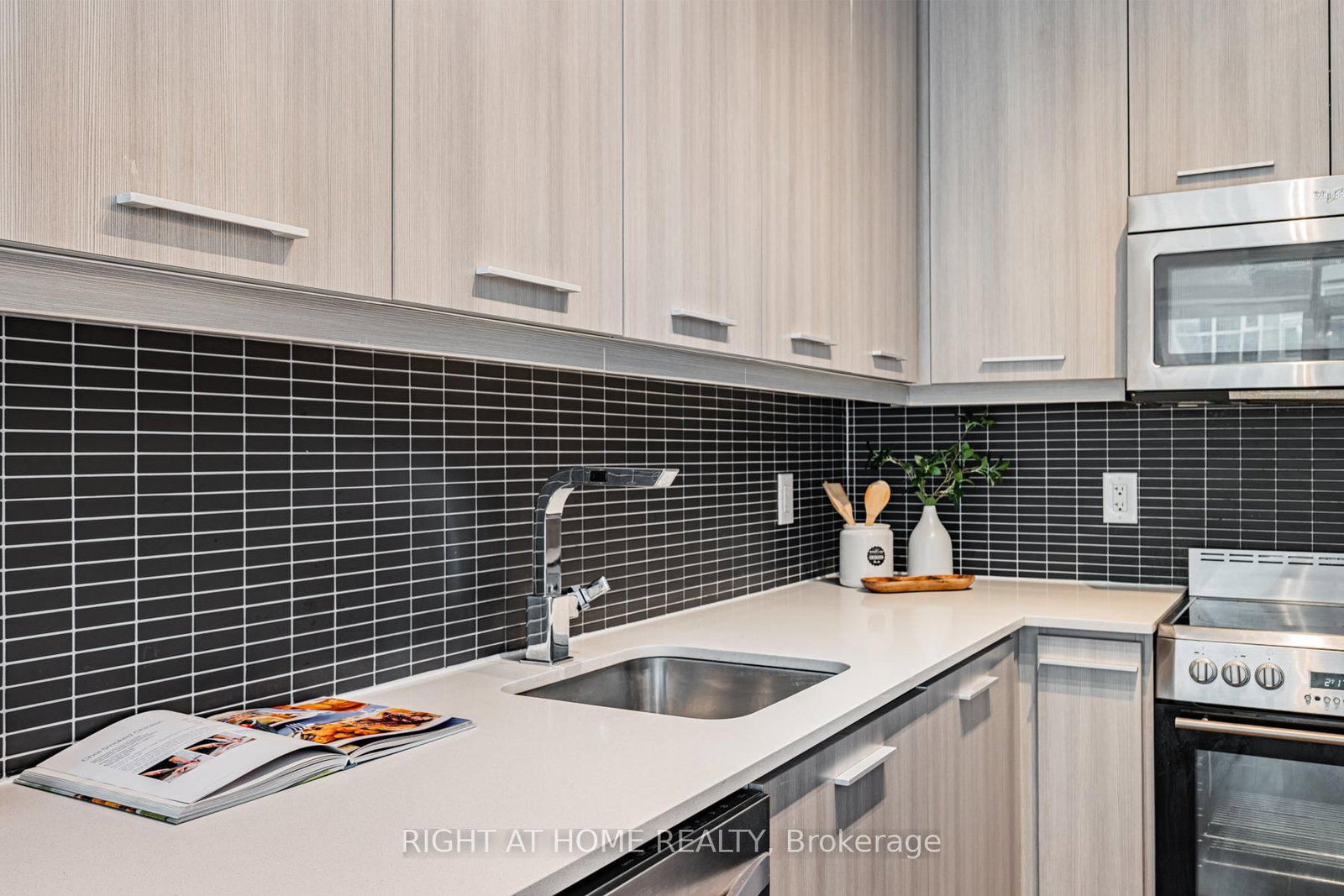 105 George Street • #312 • Toronto, ON photo 7