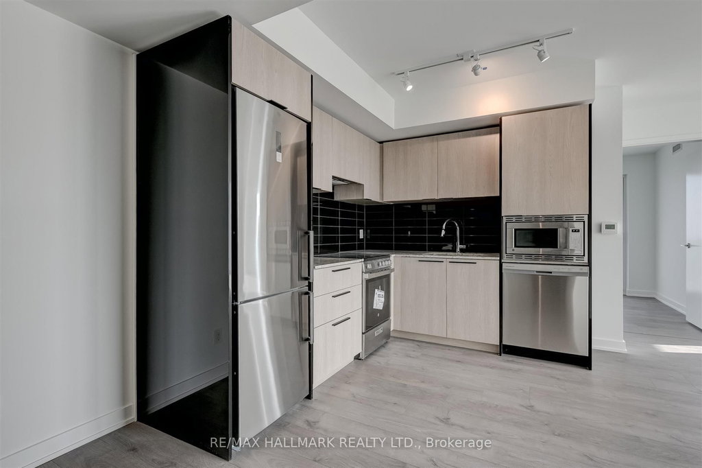 5212 - 501 Yonge Street 5