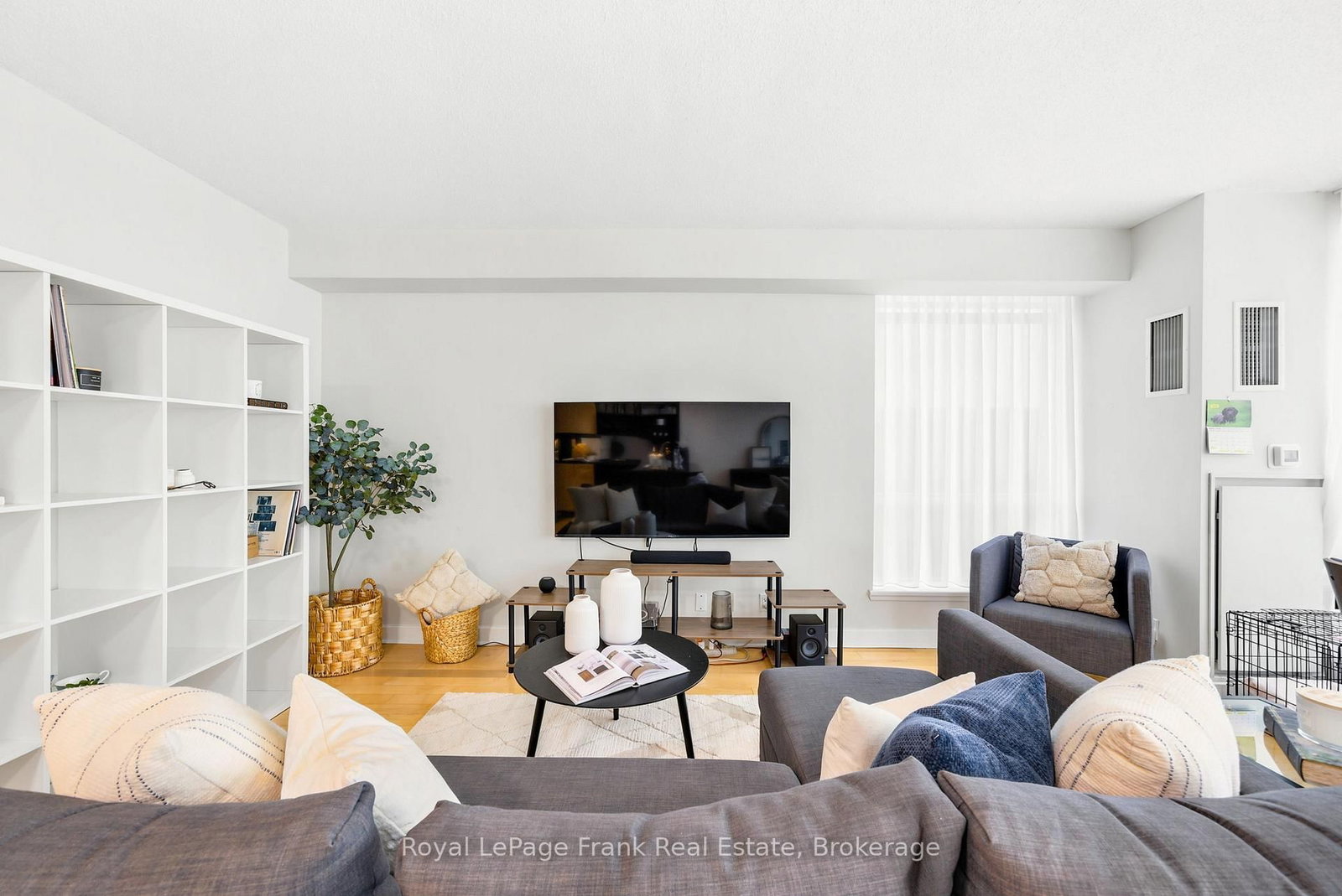 M24-350 Wellington Street, Toronto, ON, photo 5