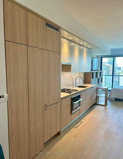 81 E Wellesley Street • #2006 • Toronto, ON