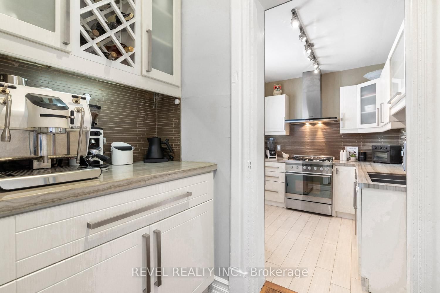29 Shannon Street • Toronto, ON photo 8