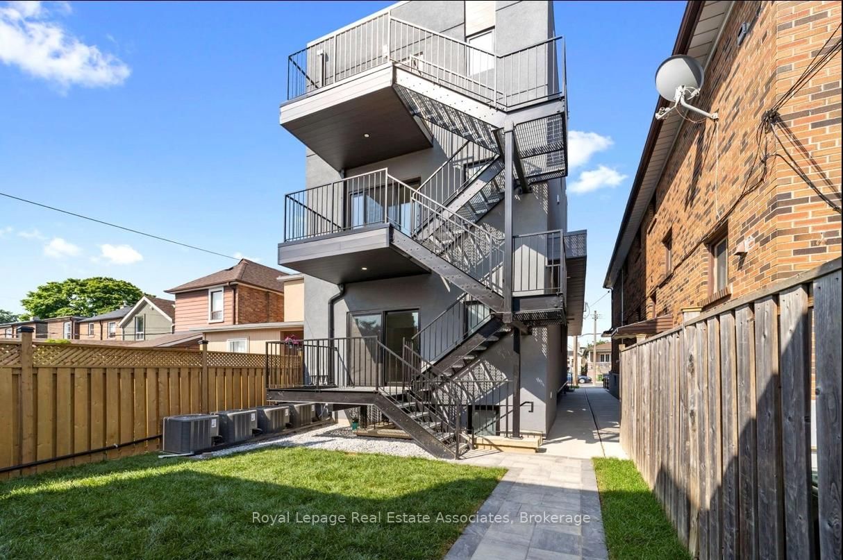 531 N Delaware Avenue • Toronto, ON photo 19