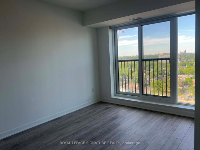 1612 - 10 Oak Street